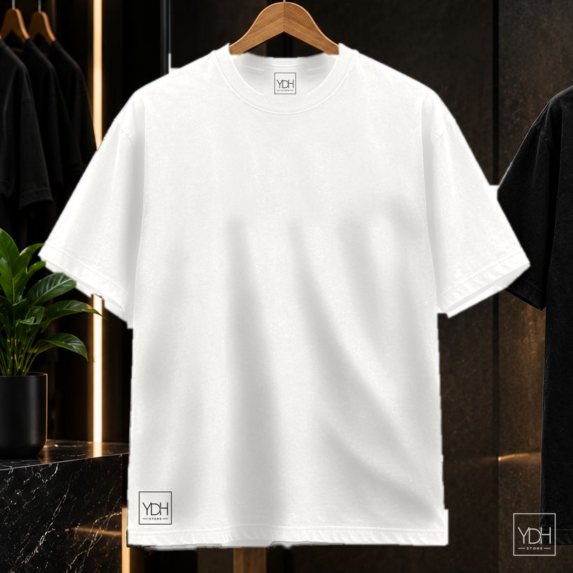 Camisa branca personalizada no cabide