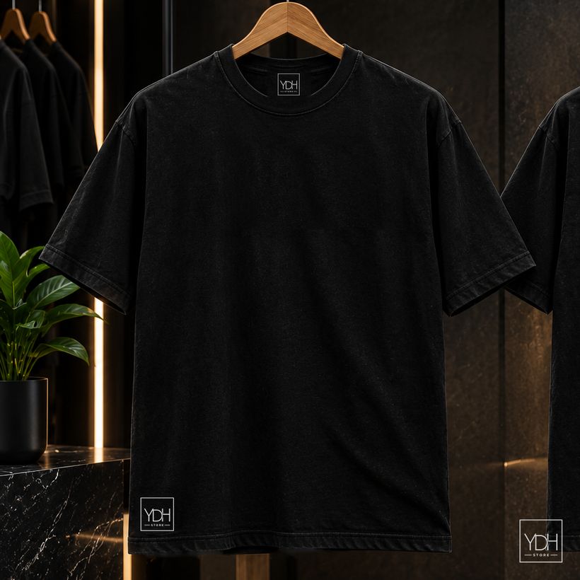 Camisa preta personalizada no cabide